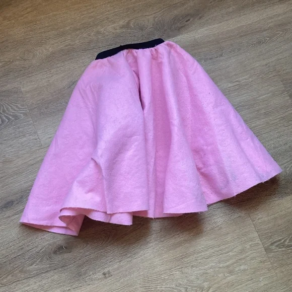 Little girls, pink and black poodle skirt Halloween costume